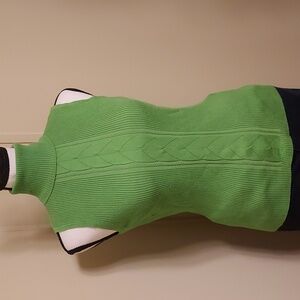 Sleeveless poloneck sweater by RQT